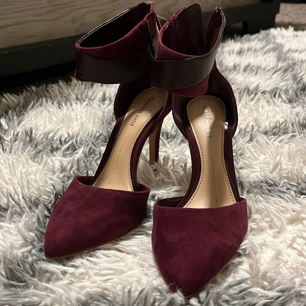 Burgundy velvet and leather Gianni Bini heels